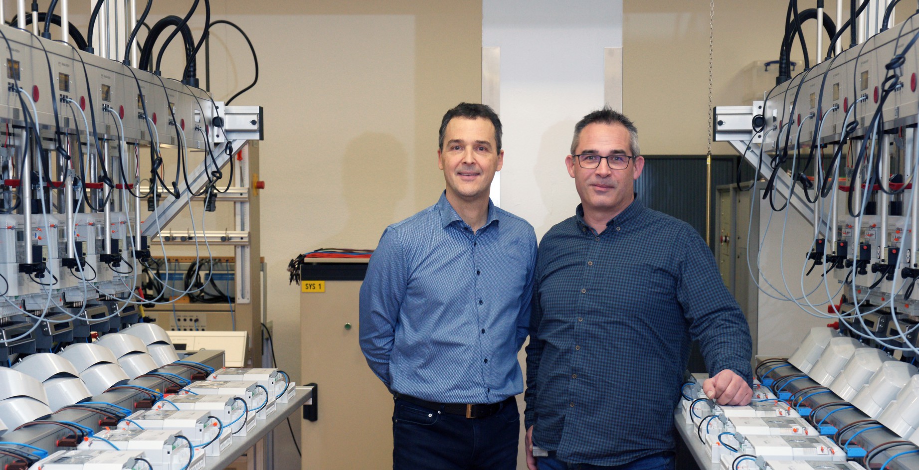 Marc Laeser et Stefan Schulthess au laboratoire d'étalonnage d'enersuisse